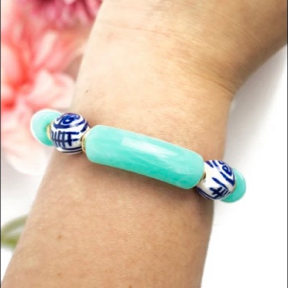 Stretch Band Aqua Color Beaded Bracelet NWT